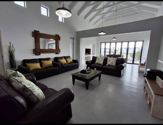 3 BEDROOM HOUSE FOR SALE IN BRITANNIA BAY